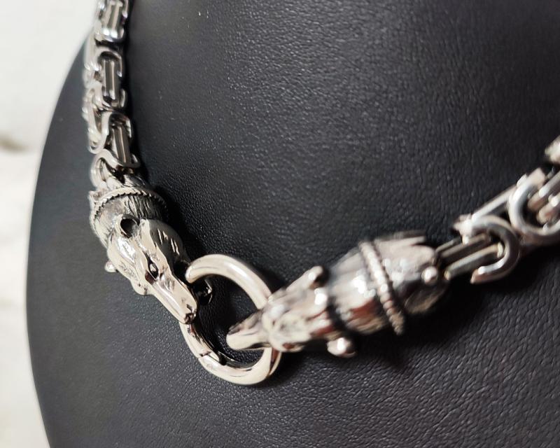 King's chain with realistic wolf heads